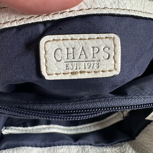 Chaps white leather multi pocket handbag - Picture 3 of 5